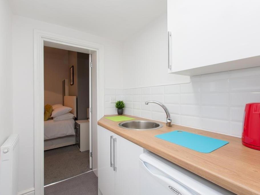 Townhouse @ 166 Ruskin Road Crewe Exterior photo